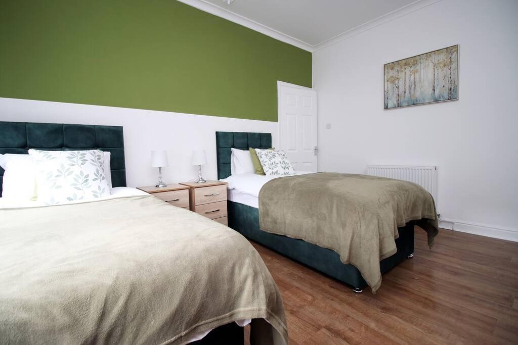 Holiday House For 7 Guests, Free Wi-Fi & Self Check-In Explore Newport Villa Exterior photo